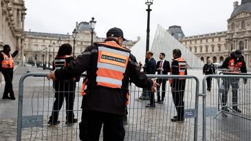 Louvre'dan &ccedil;alınan m&uuml;cevherlerin değeri belirlendi