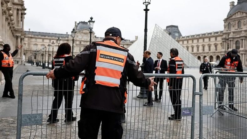 Louvre'dan çalınan mücevherlerin değeri belirlendi