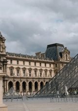 Louvre&rsquo;da Hırsızlık Alarmı: &Uuml;nl&uuml; M&uuml;ze Soyuldu