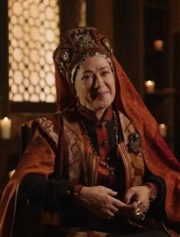 Malhun Hatun Tarihsel Kişiliği ve Bennu Yıldırımlar'ın Rolü