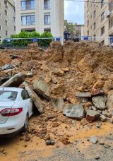 Maltepe'de Kaldırım ve İstinat Duvarı Ara&ccedil;ların &Uuml;zerine D&uuml;şt&uuml;