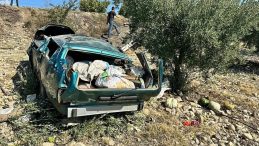 Manisa'da otomobil şarampole yuvarlandı: İki kişi hayatını kaybetti