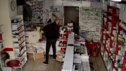 Mersin'de 'Re&ccedil;ete' Dayağı: Eczacı Teknisyenine Sopa ile Saldırdı!