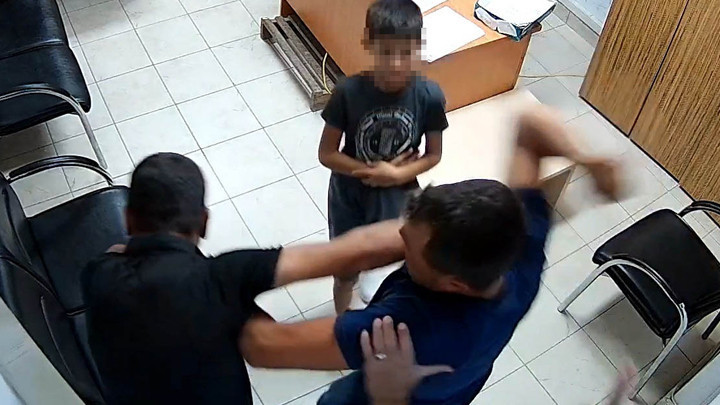 Mersin'de Polis Merkezinde Kayınbirader Tarafından Darbedilen Baba