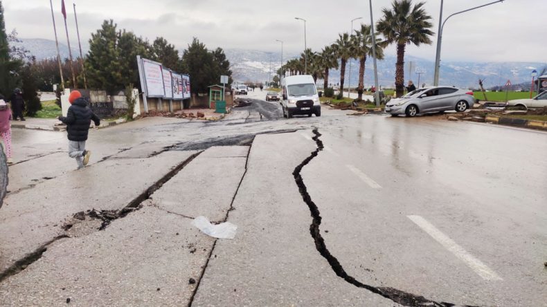 Metroda, Metrobüste, Otobüste, Gemide, İskelede… Depreme Yolda Yakalananlar İçin Öneriler