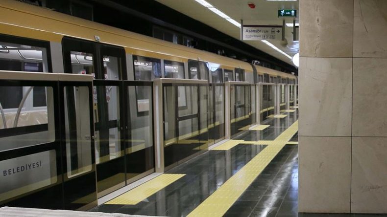 Metroda Oyuncak Tüfekle Korku Saçan Çocuk Gözaltına Alındı!