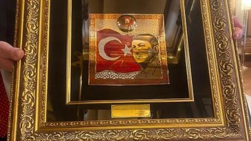MHP Genel Başkanı Bah&ccedil;eli'den Başkan Erdoğan'a Anlamlı Hediye