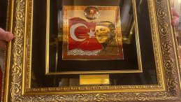 MHP Lideri Bahçeli, Cumhurbaşkanı Erdoğan'a Anlamlı Bir Hediye Gönderdi