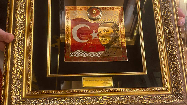 MHP Lideri Bahçeli, Cumhurbaşkanı Erdoğan'a Anlamlı Bir Hediye Gönderdi