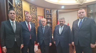 MHP Lideri Bah&ccedil;eli, Milli Dayanışma, Kardeşlik ve Demokrasi Komisyonu &Uuml;yelerini Ağırladı