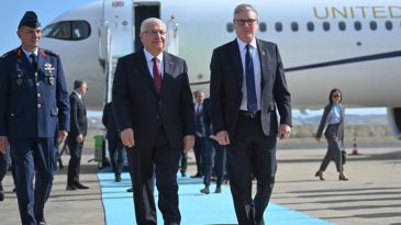 Milli Savunma Bakanı G&uuml;ler, İngiltere Başbakanı Starmer'i Karşıladı