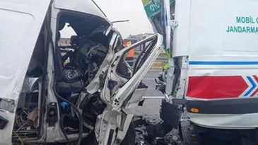 Minib&uuml;s S&uuml;r&uuml;c&uuml;s&uuml; Tutuklandı: 2 Asker ve 2 Sivil Hayatını Kaybetti