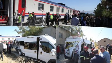Muş'ta Tren &Ouml;ğrenci Servisine &Ccedil;arptı: 17 &Ouml;ğrenci Yaralandı