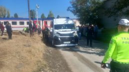 Muş'ta Tren Servise Çarptı: 17 Öğrenci Yaralandı