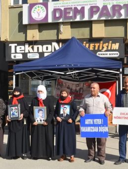 Muşlu Aileler Eylemlerine Devam Ediyor