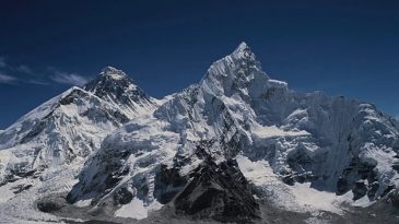 Nepal'de Yaşanan Kriz: Dağcılar Ka&ccedil;ışmak Zorunda Kaldı