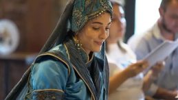 Nil&uuml;fer Hatun tarihte kimdir, kimin eşi? Kuruluş Osman Nil&uuml;fer Hatun'u oynayan Mahassine Merabet kimdir, hangi projelerde yer aldı?