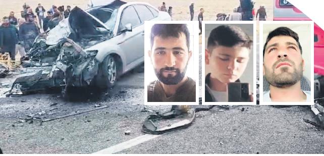 Otomobil Kamyona Çarptı