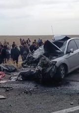 Otomobil Kamyona &Ccedil;arptı; &Uuml;&ccedil; Kardeş Hayatını Kaybetti