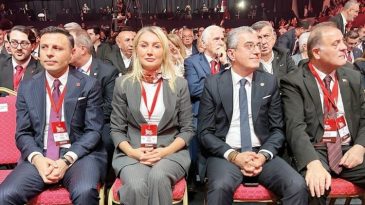 &Ouml;zg&uuml;r &Ccedil;elik, CHP İstanbul İl Başkanlığına Tekrar Se&ccedil;ildi