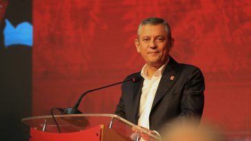 &Ouml;zg&uuml;r &Ouml;zel, 10. Cumhurbaşkanı Sezer ve Eski Parti Başkanlarıyla 29 Ekim İ&ccedil;in Telefonda Buluştu