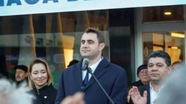 &Ouml;zg&uuml;r &Ouml;zel yine bildiğini okudu! Tabanın sesine kulak tıkadı, kendi adayını dayattı!