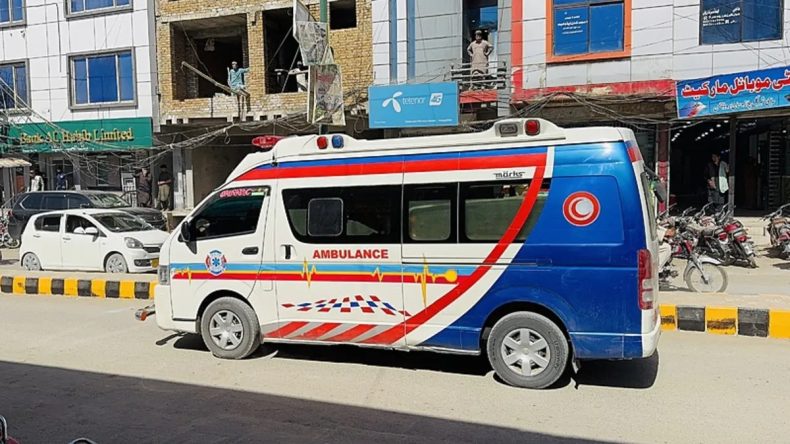 Pakistan’da Otoyolda Feci Kaza: Kamyon Şarampole Yuvarlandı