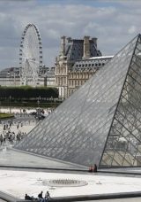 Paris'teki Louvre M&uuml;zesi'nde Soygun Alarmı: Değerli M&uuml;cevherler &Ccedil;alındı!
