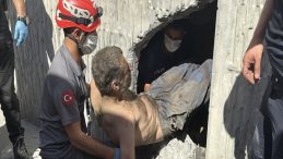 Pasaportunu Kaybetti, Hayatı Karardı! Sıkıştığı Yerden 6 Saate Zor Çıkardılar