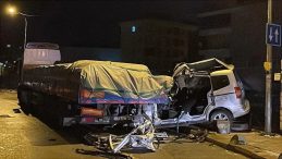 Polis Takibinden Kaçarken TIR'a Çarptı