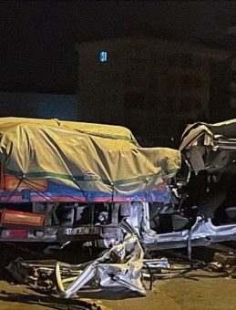 Polis Takibinden Kaçarken TIR'a Çarptı