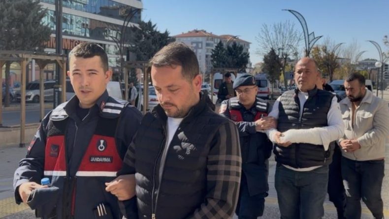 Polise Yumruklu Saldırı: 3 Kişi Tutuklandı