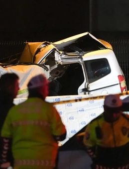 Polisten Kaçan Araç Tıra Çarptı: 1 Ölü, 1 Yaralı