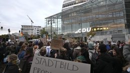 Protestolar Geri Adım Attırdı! Almanya Başbakanı Merz: "Onlarsız Yapamayız"