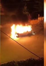 Seyir Halindeki Ara&ccedil; Alev Topuna D&ouml;nd&uuml;