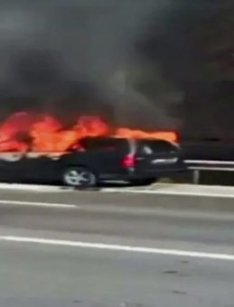 Seyir Halindeki Otomobilin Motoru Alevlere Teslim Oldu