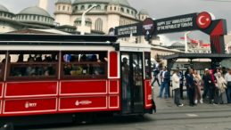 Şiddetli Yağışlar Yol &Ccedil;&ouml;kertti! Ana Caddedeki R&ouml;gar Taştı, İşyeri Su Bastı