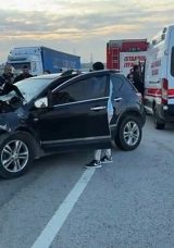 Silivri'de Otomobil Hafriyat Kamyonuna &Ccedil;arptı: 2 Yaralı