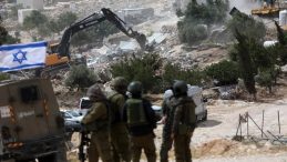 Siyonist İsrailliler Batı Şeria’da Filistinli Beldeye Saldırı Düzenledi