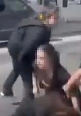 Sokak Ortasında Akran Zorbalığı: Sa&ccedil;ından Tutup Yerlerde S&uuml;r&uuml;kledi!