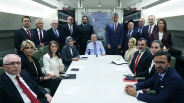 Son dakika | Başkan Erdoğan'dan &Ouml;zg&uuml;r &Ouml;zel'e 'Br&uuml;ksel' tepkisi: Yurt dışına şikayet turları d&uuml;zenliyorlar