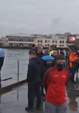 SON DAKİKA | Kadık&ouml;y'de trajik olay: D&uuml;şen arkadaşlarını kurtarmak i&ccedil;in 3 engelli vatandaş denize atladı! 1 kişi hayatını kaybetti