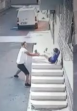SON DAKİKA&hellip; Adana'da kan donduran g&ouml;r&uuml;nt&uuml;! Kovaladığı &ccedil;ocuğu yere fırlatan cani tutuklandı!