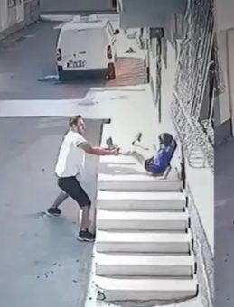 SON DAKİKA… Adana'da kan donduran görüntü! Kovaladığı çocuğu yere fırlatan cani tutuklandı!