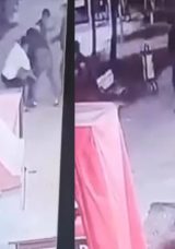 SON DAKİKA&hellip; Adana'da Motosikletli Grup Lise &Ouml;ğrencilerini Bı&ccedil;akladı: Dehşet Anları Kamerada!