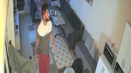 SON DAKİKA… Balıkesir Sındırgı 6,1 ile sarsıldı: Depreme uykuda yakalanan gencin panik anları kamerada!