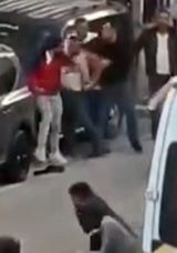 SON DAKİKA&hellip; İstanbul Esenyurt'ta İki Aile Arasında Bı&ccedil;aklı ve Sopalı Kavga: 1 &Ouml;l&uuml;, 4 Yaralı!