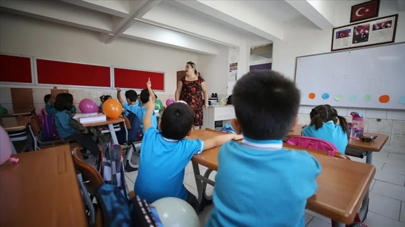 SON DAKİKA… Manisa Valisi Vahdettin Özkan Açıkladı: 5 İlçede Eğitime 1 Günlük Ara Verildi!