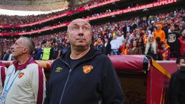 Stanimir Stoilov: "Kırmızı karttan sonra maçın ikinci farklı kısmı başladı"