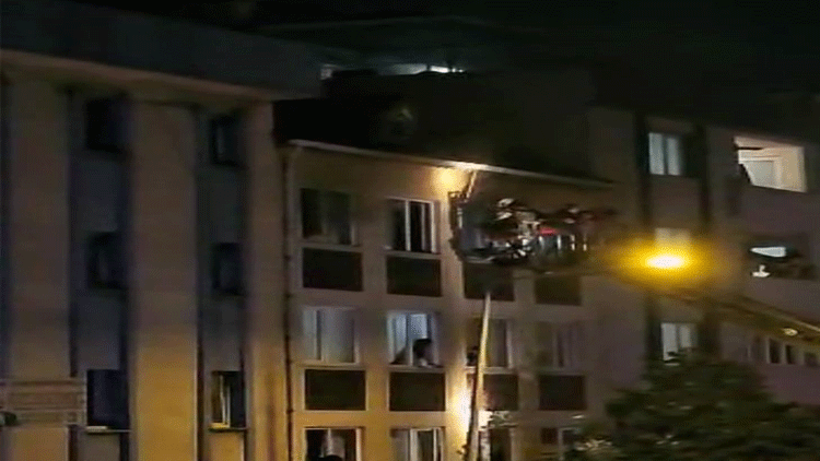 Sultangazi'de Eşinin Evini Ateşe Veren Eski Koca Kaçtı; 3'ü Ağır 7 Yaralı